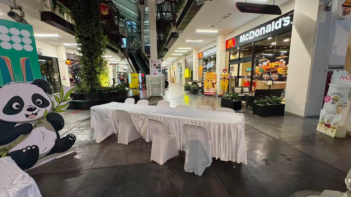เคาน์เตอร์ต้อนรับแขกในพื้นที่โรดโชว์